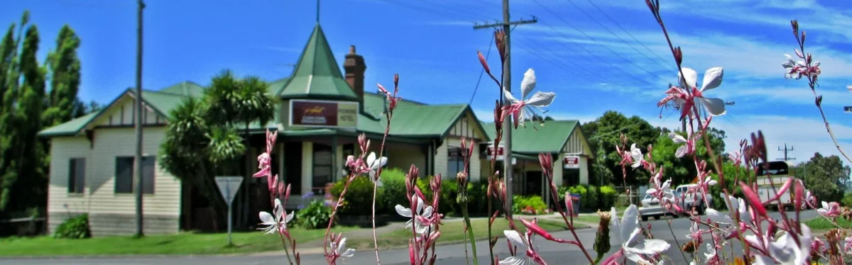 Panorama of the pub and main street at Poowong